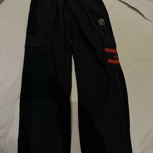 NWT Ellesse Director Cargo Pants Black Red
Logo Size M Streetwear